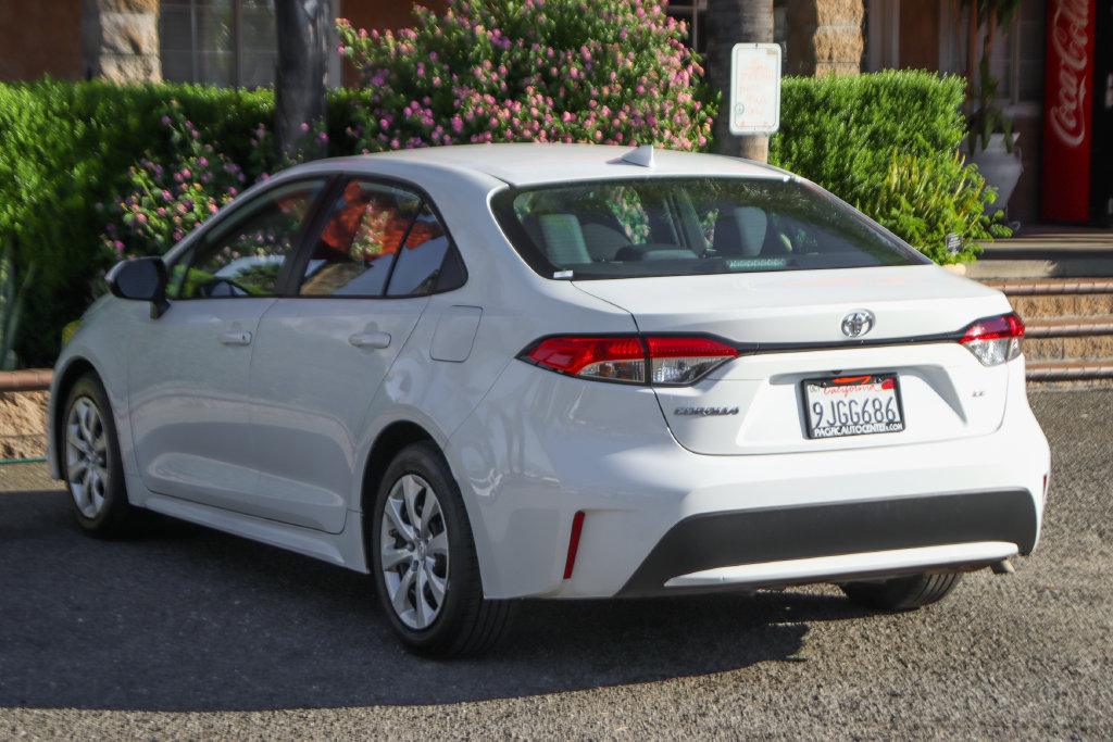 Used 2020 Toyota Corolla LE w/ Carpet Mat Package (TMS) FWD image 6