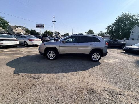 Used 2016 Jeep Cherokee Latitude AWD/4WD image 26
