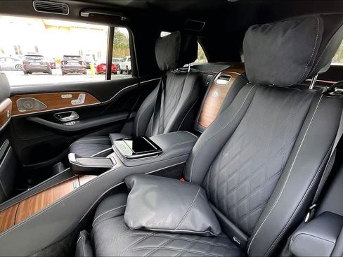 Used 2024 Mercedes-Benz Maybach GLS 600 4MATIC image 19