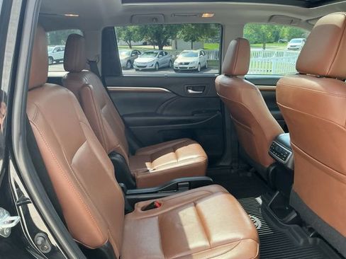 Used 2019 Toyota Highlander Limited Platinum AWD/4WD image 36
