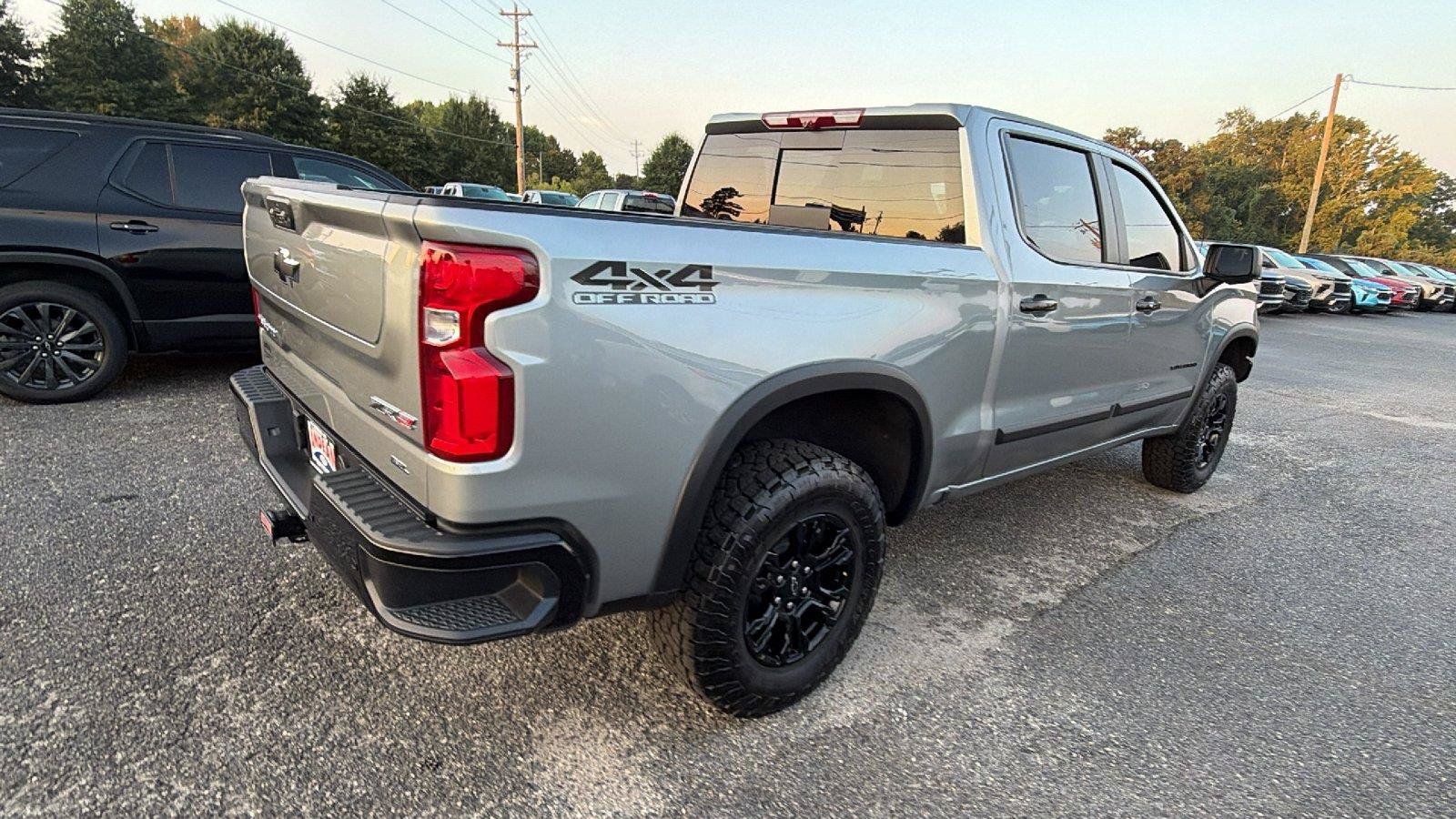 Used 2024 Chevrolet Silverado 1500 ZR2 w/ Technology Package AWD/4WD image 9