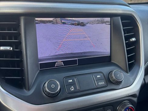 Used 2023 GMC Acadia SLE w/ Driver Convenience Package image 16