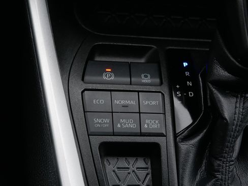 Used 2021 Toyota RAV4 XLE w/ Carpet Mat Package (TMS) image 30