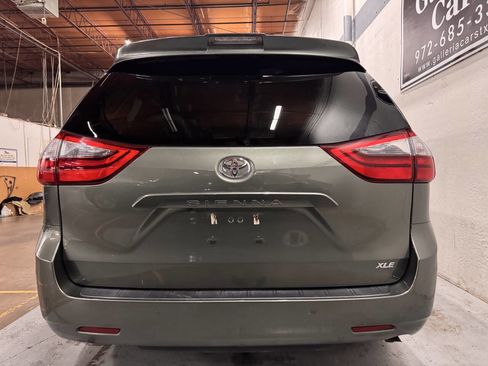 Used 2020 Toyota Sienna XLE 8 Passenger 4dr Mini Van image 8
