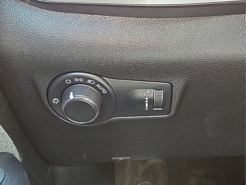 Used 2024 Jeep Compass Sport image 25