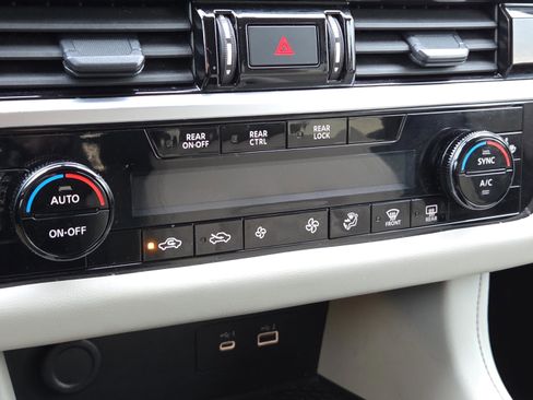 Used 2024 Nissan Pathfinder SV image 20