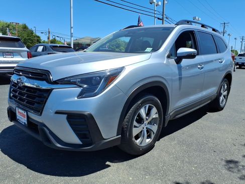 Certified 2023 Subaru Ascent Premium w/ Convenience Package AWD/4WD image 5