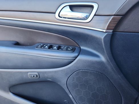 Used 2014 Jeep Grand Cherokee Overland image 14