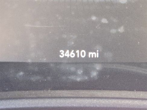 Used 2023 Dodge Challenger SXT image 31