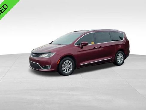 Used 2018 Chrysler Pacifica Touring-L Plus image 5