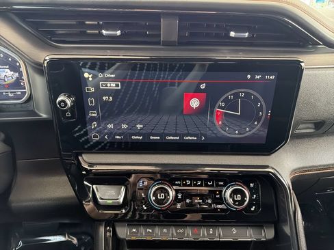 Used 2024 GMC Sierra 1500 AT4 w/ Technology Package AWD/4WD image 14