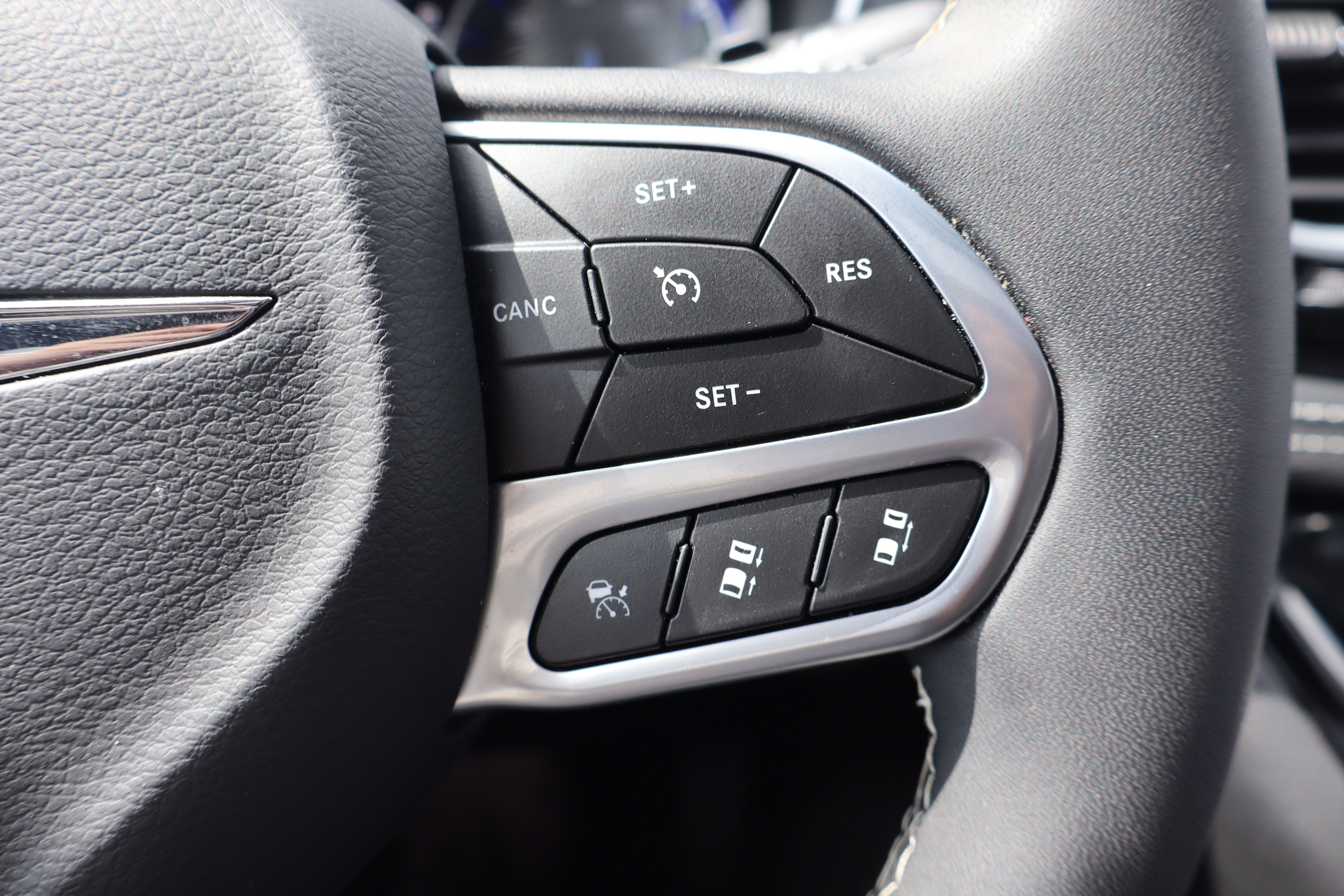 Used 2026 Chrysler Pacifica Limited FWD image 19