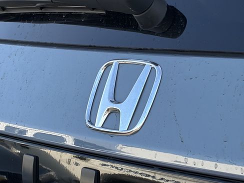 Used 2025 Honda Pilot TrailSport image 4