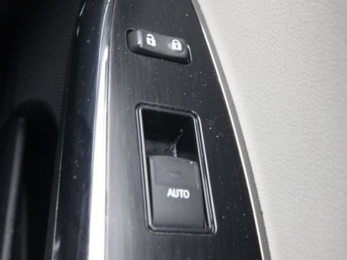 Used 2018 Toyota Avalon Limited w/ All Weather Liner Package FWD image 25