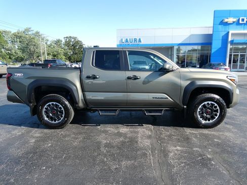 Used 2026 Toyota Tacoma TRD Off-Road AWD/4WD image 4