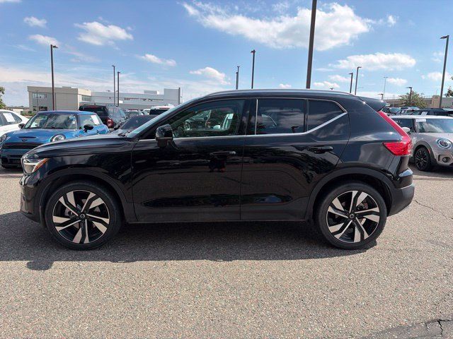 Used 2023 Volvo XC40 B5 Ultimate w/ Protection Package Premier AWD/4WD image 3