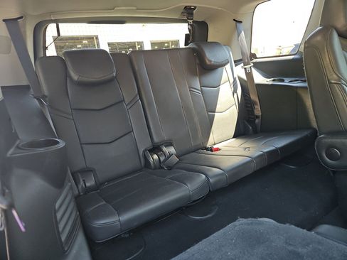 Used 2018 Cadillac Escalade Luxury AWD/4WD image 14