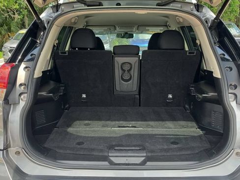 Used 2018 Nissan Rogue SV FWD image 7