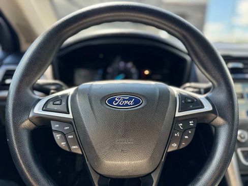 Used 2018 Ford Fusion SE w/ Fusion SE Technology Package FWD image 15