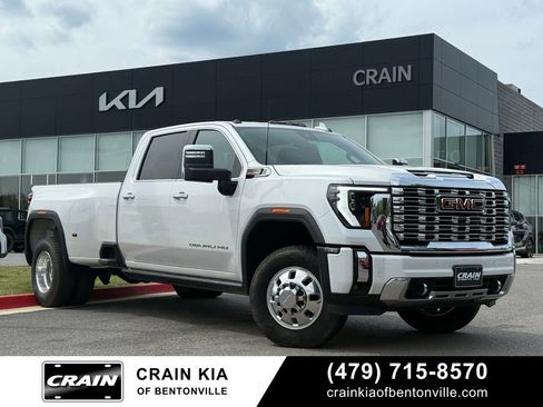 Used 2024 GMC Sierra 3500 Denali w/ Denali Reserve Package AWD/4WD image 1