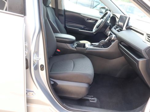 Used 2024 Toyota RAV4 XLE FWD image 23