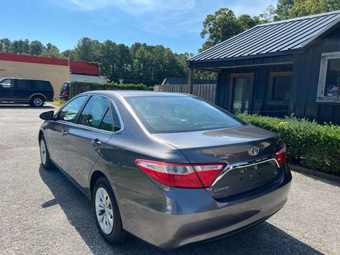 Used 2017 Toyota Camry LE image 7