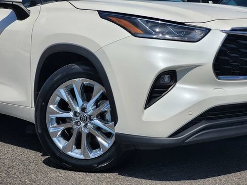 Certified 2021 Toyota Highlander Limited AWD/4WD image 4
