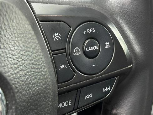 Used 2024 Toyota Corolla Cross XLE image 20