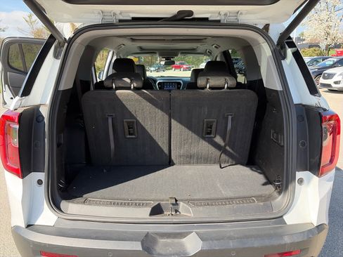 Used 2023 GMC Acadia SLT w/ Elevation Edition image 9