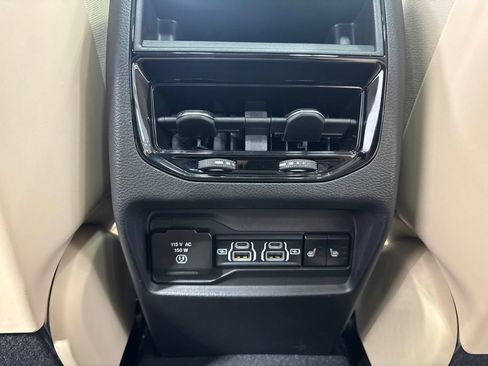 Used 2025 Jeep Grand Cherokee Limited w/ Luxury Tech Group II AWD/4WD image 37