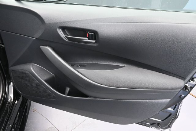Used 2025 Toyota Corolla LE FWD image 32