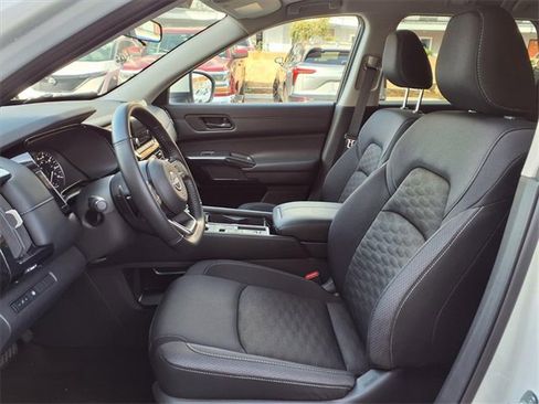 Certified 2024 Nissan Pathfinder SV image 16