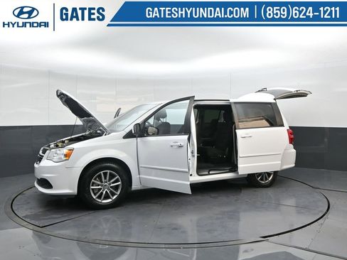 Used 2016 Dodge Grand Caravan SE image 43