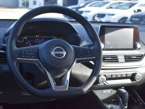 Used 2024 Nissan Altima 2.5 SV FWD image 20