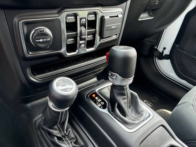 Used 2021 Jeep Gladiator Overland w/ Trailer Tow Package AWD/4WD image 31