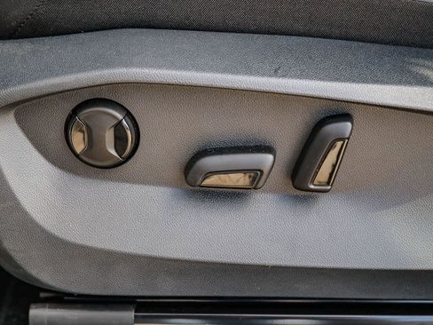 Used 2023 Volkswagen Tiguan SE R-Line image 22