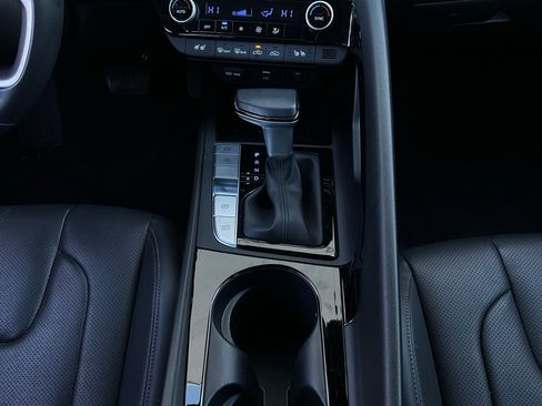 Used 2025 Hyundai Elantra Limited image 15