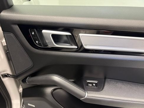 Certified 2023 Porsche Cayenne Platinum Edition AWD/4WD image 27