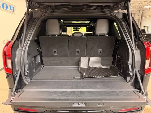 Used 2025 Ford Expedition Platinum w/ Stealth Appearance Package AWD/4WD image 8