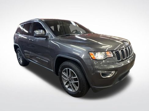 Used 2019 Jeep Grand Cherokee Laredo w/ 18" Wheel & 8.4" Radio Group RWD image 8