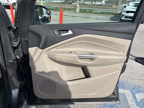 Used 2017 Ford Escape SE image 47