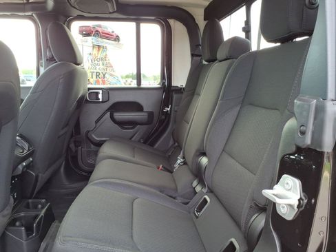 Used 2023 Jeep Gladiator Sport AWD/4WD image 12