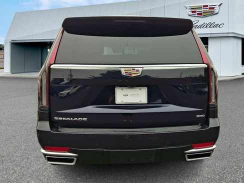 Used 2024 Cadillac Escalade Premium Luxury AWD/4WD image 4