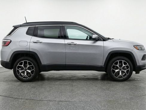 Used 2025 Jeep Compass Limited AWD/4WD image 11