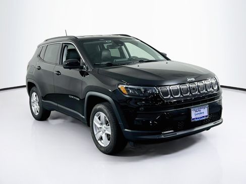 Used 2022 Jeep Compass Latitude w/ Convenience Group AWD/4WD image 3