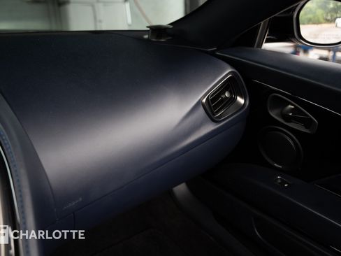 Used 2019 Aston Martin DB11 Volante RWD image 29