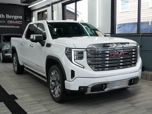 Used 2024 GMC Sierra 1500 Denali w/ Denali Reserve Package AWD/4WD image 3