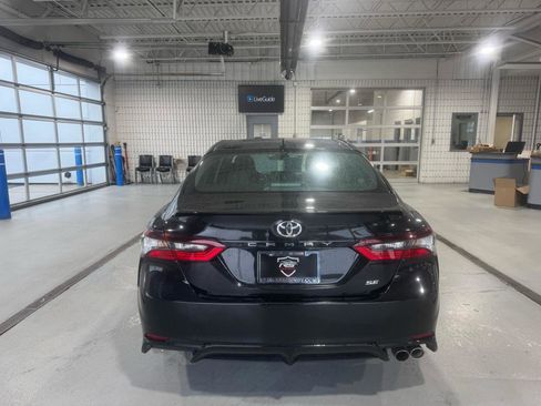 Used 2022 Toyota Camry SE w/ Audio Upgrade Package FWD image 5