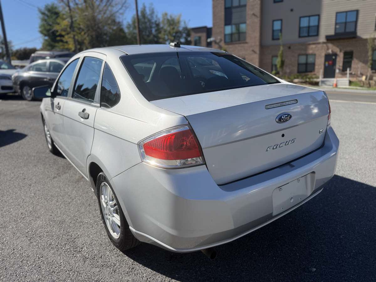 Used 2009 Ford Focus SE FWD image 5