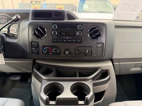 Used 2010 Ford E-350 and Econoline 350 Super Duty Wagon image 25